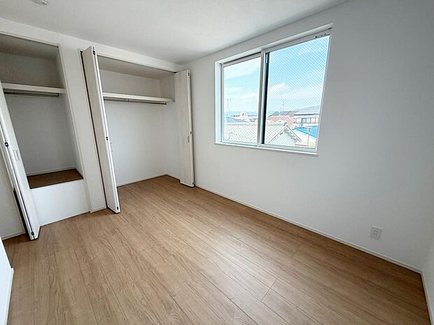 ☆各部屋大型収納完備☆子供部屋・主寝室にお好きにコーディネートしよう！！