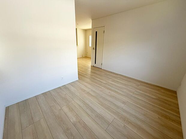 ☆大変明るいリビング☆広々した空間で家族との大切な時間をお過ごしください!!