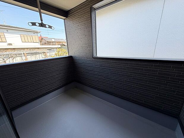 ☆インナーバルコニー☆テーブルを置いてティータイムもいいかも!雨の日も安心!!