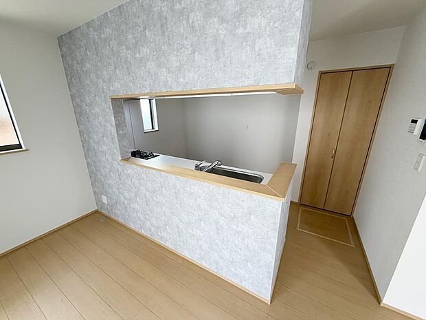 ☆大型のシステムキッチン☆対面式ですので家族と会話しながら楽しくクッキング!!