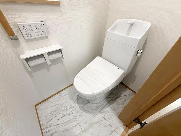 ☆ウレシイシャワートイレ☆1階・2階に完備!パパとのトイレ争いに終止符!!