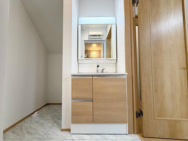 ☆白を基調とした清潔感溢れる洗面スペース☆清潔空間で気持ちよく1日の始まりを!!