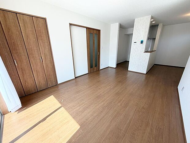 ☆大変明るいリビング☆広々した空間で家族との大切な時間をお過ごしください!!