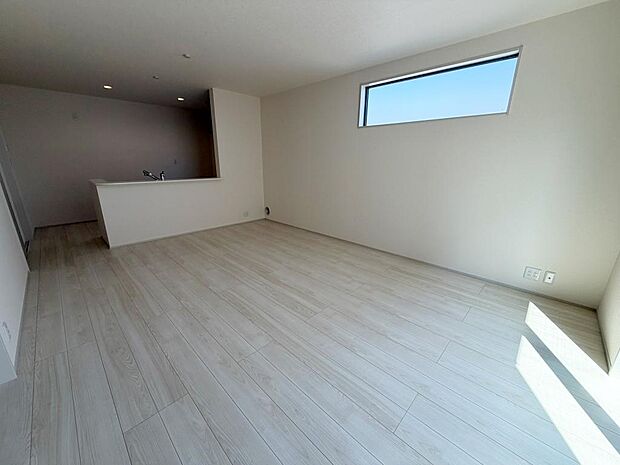 ☆大変明るいリビング☆広々した空間で家族との大切な時間をお過ごしください!!