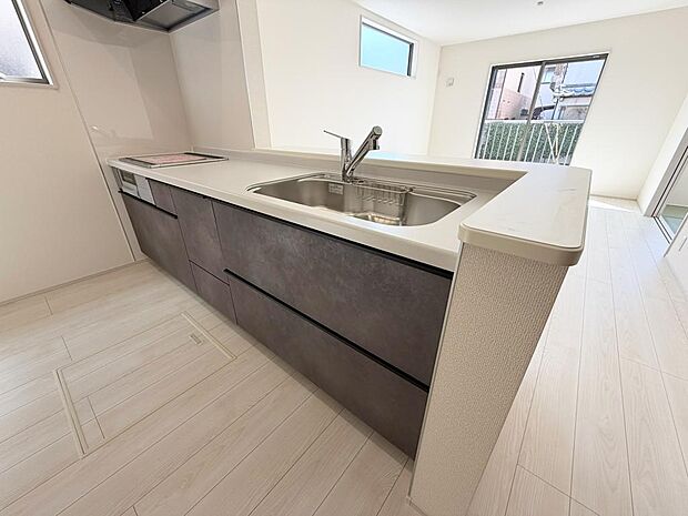 ☆大型のシステムキッチン☆対面式ですので家族と会話しながら楽しくクッキング!!