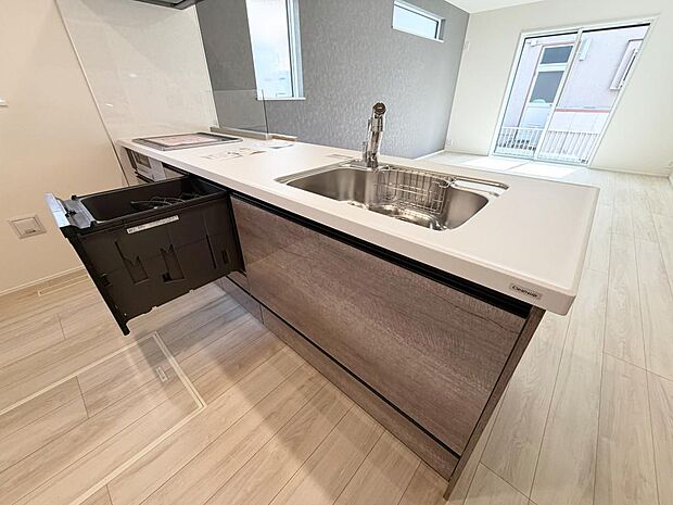 ☆大型のシステムキッチン☆対面式ですので家族と会話しながら楽しくクッキング！！