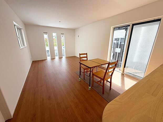 ☆大変明るいリビング☆広々した空間で家族との大切な時間をお過ごしください！！