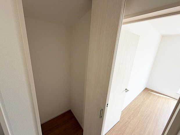 ☆２階☆廊下にある収納☆