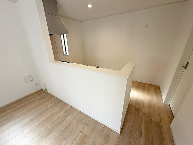 ☆大型のシステムキッチン☆対面式ですので家族と会話しながら楽しくクッキング！！