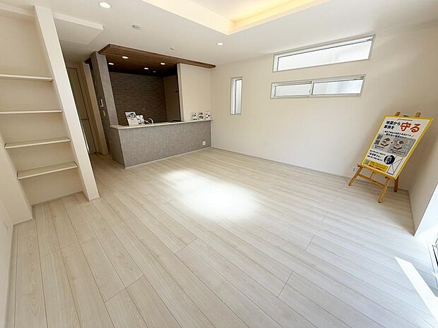 ☆大変明るいリビング☆広々した空間で家族との大切な時間をお過ごしください!!