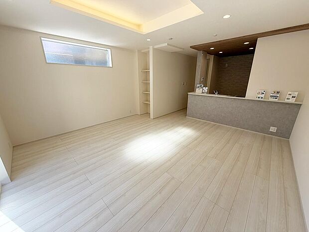 ☆大変明るいリビング☆広々した空間で家族との大切な時間をお過ごしください!!