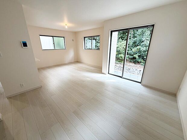 ☆大変明るいリビング☆広々した空間で家族との大切な時間をお過ごしください!!