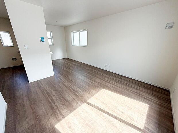 ☆大変明るいリビング☆広々した空間で家族との大切な時間をお過ごしください!!