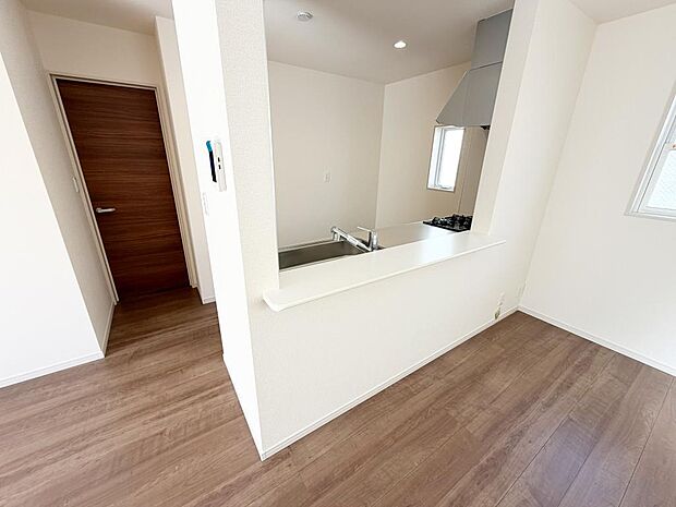 ☆大型のシステムキッチン☆対面式ですので家族と会話しながら楽しくクッキング!!