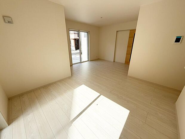 ☆大変明るいリビング☆広々した空間で家族との大切な時間をお過ごしください!!