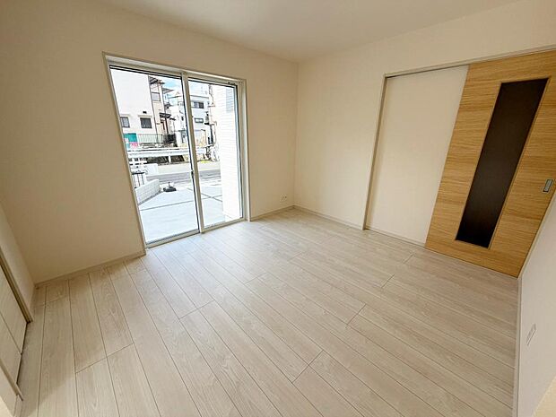 ☆大変明るいリビング☆広々した空間で家族との大切な時間をお過ごしください!!