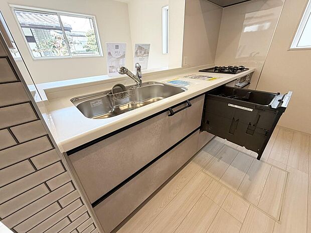 ☆大型のシステムキッチン☆対面式ですので家族と会話しながら楽しくクッキング!!