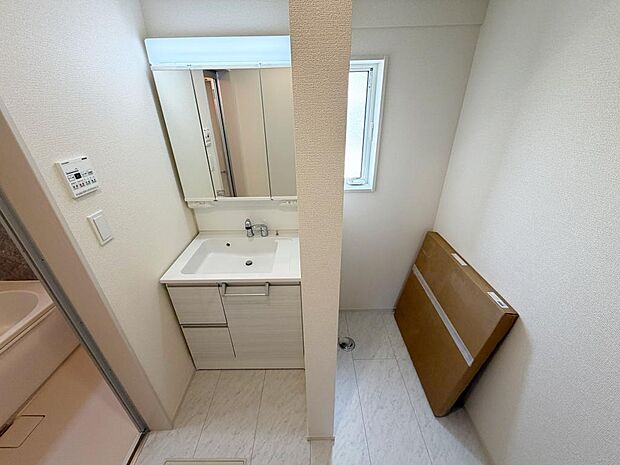 ☆白を基調とした清潔感溢れる洗面スペース☆清潔空間で気持ちよく1日の始まりを!!