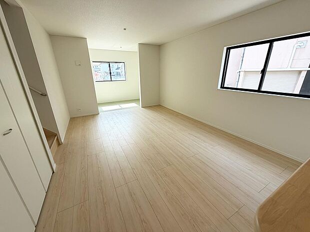 ☆大変明るいリビング☆広々した空間で家族との大切な時間をお過ごしください!!