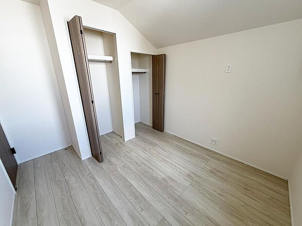 ☆各部屋大型収納完備☆子供部屋・主寝室にお好きにコーディネートしよう!!