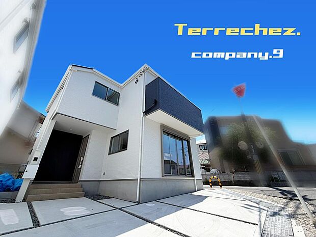 ☆現地外観写真☆Terrechez☆2号棟☆南東角地☆「香里園駅」徒歩13分☆土地33坪☆車2台(車種による)☆日当たり良好☆閑静な住宅街☆WIC・南面バルコニー☆LDK19.7帖☆前道5.2m☆