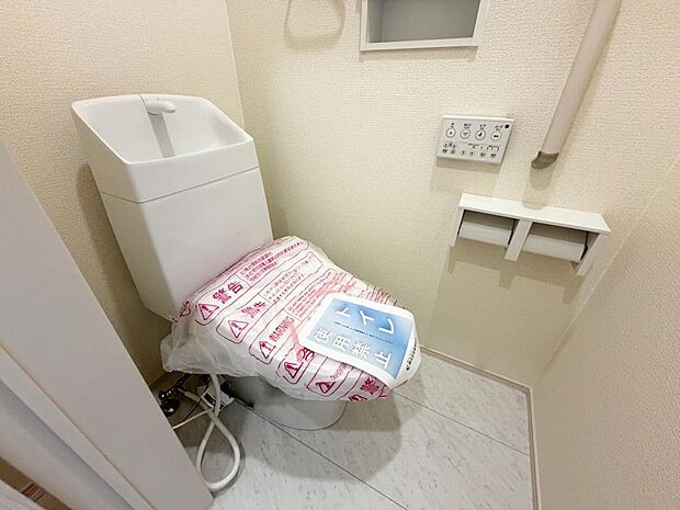 ☆ウレシイシャワートイレ☆1階・2階に完備!パパとのトイレ争いに終止符!!