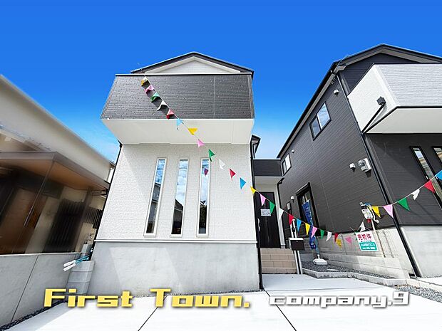 ☆現地外観写真☆FirstTown☆2号棟☆ほっこりとした街並☆土地31坪☆車2台OK☆日当たり良好☆全居室南向き☆主寝室8帖☆安岡寺小学校徒歩10分☆前道4m☆