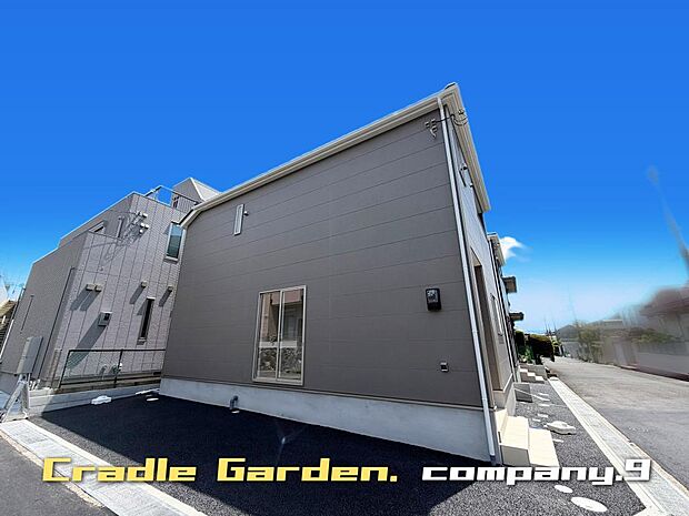 ☆現地外観写真☆CradleGarden☆1号棟☆ほっこりとした街並☆土地30坪☆車2台OK☆日当たり良好☆WIC・畳コーナー・インナーバルコニー☆前道6m☆山之上小学校まで徒歩7分☆