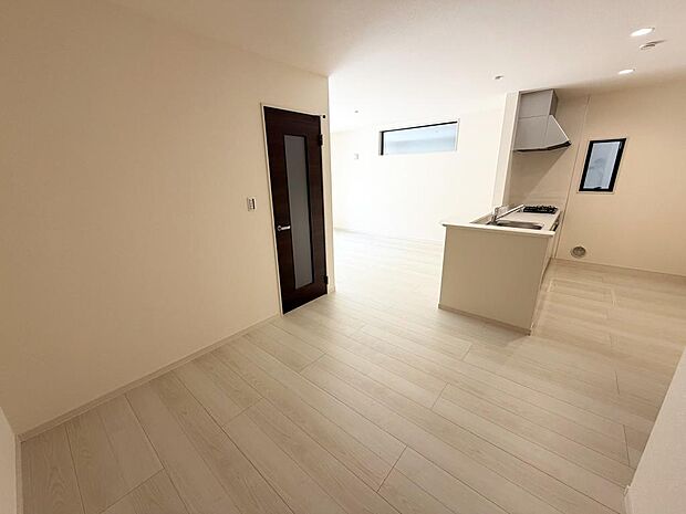 ☆大変明るいリビング☆広々した空間で家族との大切な時間をお過ごしください!!