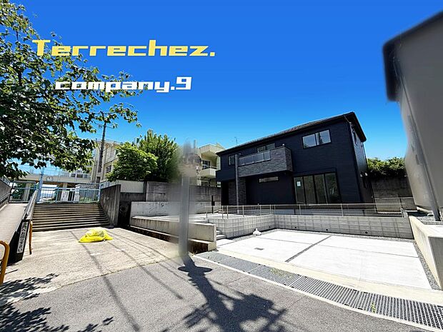 ☆現地外観写真☆Terrechez☆ゆとりのある暮らし☆憧れの香里ケ丘☆土地57坪☆車２台OK☆収納豊富☆日当たり良好☆閑静な住宅街☆隣に小学校☆庭・WIC・南面バルコニー☆前道4.3ｍ☆