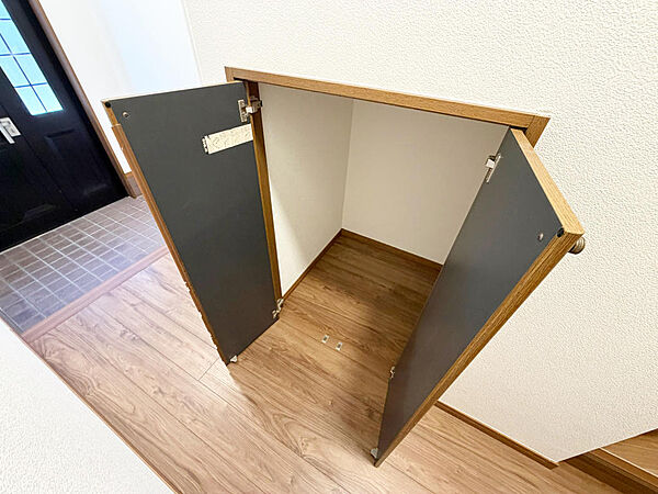 ☆１階☆廊下にある収納☆