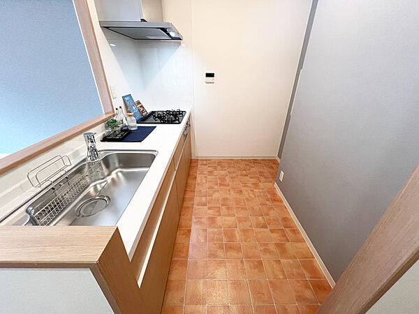 ☆新品☆大型のシステムキッチン☆対面式ですので家族と会話しながら楽しくクッキング！！