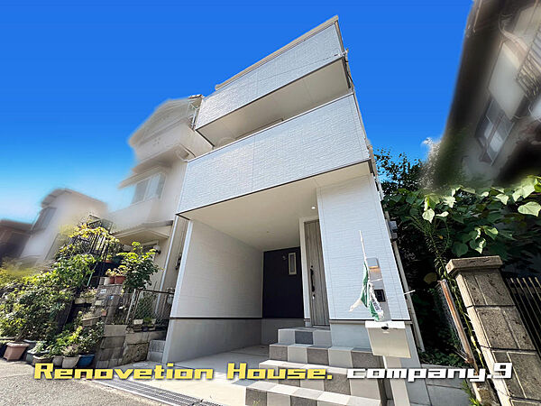 ☆現地外観写真☆Re-House☆令和３年築☆３階建て☆ほっこりとした街並☆「星田駅」徒歩11分☆土地19坪☆3LDK☆日当たり良好☆ビルトインガレージ☆前道４ｍ☆