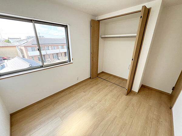 ☆各部屋大型収納完備☆子供部屋・主寝室にお好きにコーディネートしよう！！
