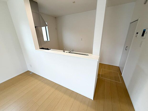 ☆大型のシステムキッチン☆対面式ですので家族と会話しながら楽しくクッキング!!