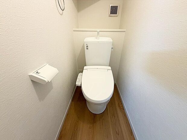 ☆ウレシイシャワートイレ☆1階・2階に完備!パパとのトイレ争いに終止符!!