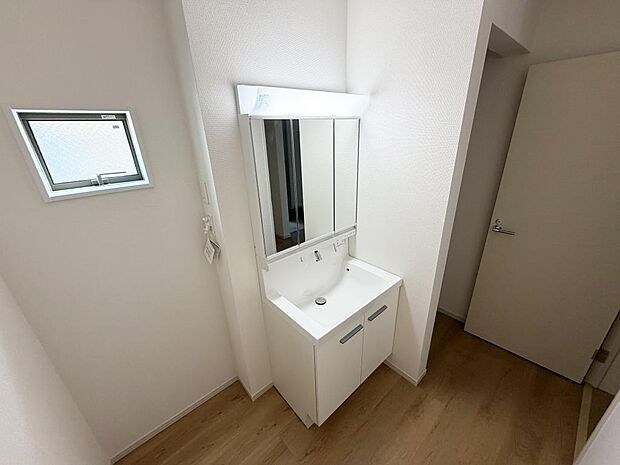 ☆白を基調とした清潔感溢れる洗面スペース☆清潔空間で気持ちよく1日の始まりを!!