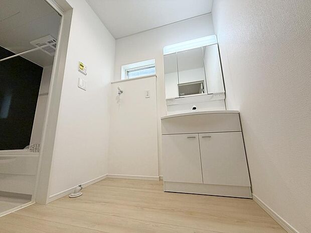 ☆白を基調とした清潔感溢れる洗面スペース☆清潔空間で気持ちよく1日の始まりを!!