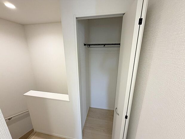☆2階☆廊下にある収納☆