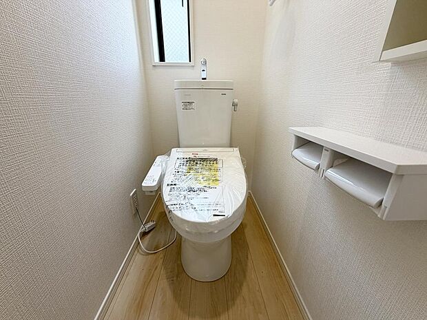 ☆ウレシイシャワートイレ☆1階・2階に完備!パパとのトイレ争いに終止符!!