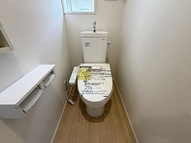 ☆ウレシイシャワートイレ☆1階・2階に完備!パパとのトイレ争いに終止符!!