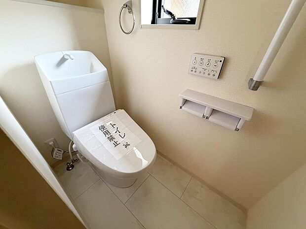 ☆ウレシイシャワートイレ☆1階・2階に完備!パパとのトイレ争いに終止符!!