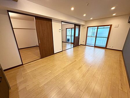☆大変明るいリビング☆広々した空間で家族との大切な時間をお過ごしください!!