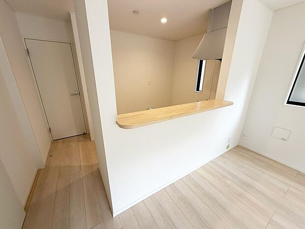 ☆大型のシステムキッチン☆対面式ですので家族と会話しながら楽しくクッキング!!