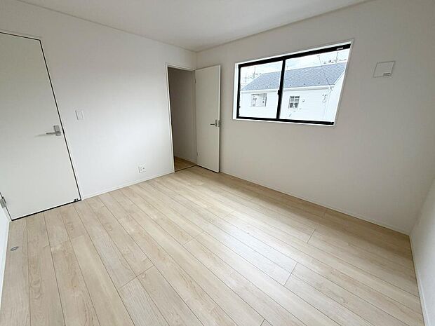 ☆各部屋大型収納完備☆子供部屋・主寝室にお好きにコーディネートしよう!!