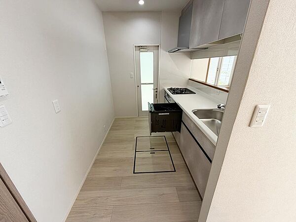 ☆新品☆大型のシステムキッチン☆対面式ですので家族と会話しながら楽しくクッキング！！