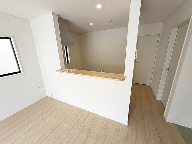 ☆大型のシステムキッチン☆対面式ですので家族と会話しながら楽しくクッキング！！