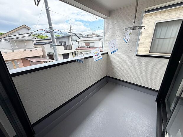 ☆インナーバルコニー☆テーブルを置いてティータイムもいいかも！雨の日も安心！！