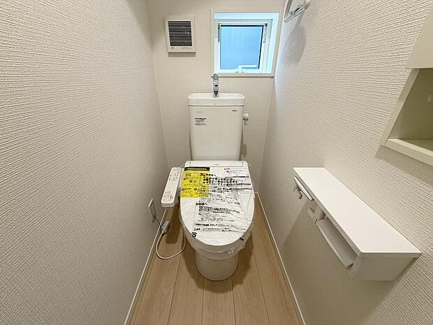 ☆ウレシイシャワートイレ☆1階・2階に完備！パパとのトイレ争いに終止符！！