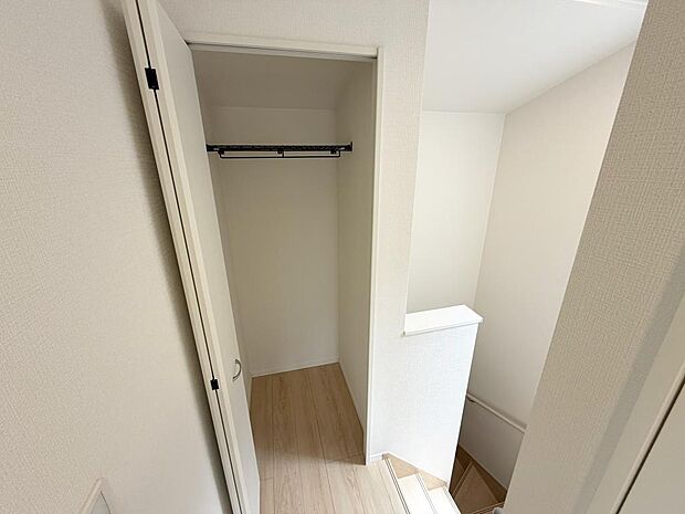 ☆２階☆廊下にある収納☆